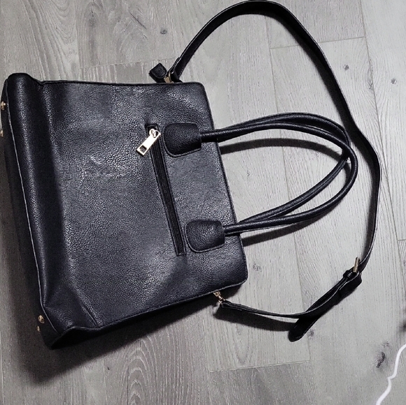 Elegant Black Leather Handbag - Picture 7 of 8